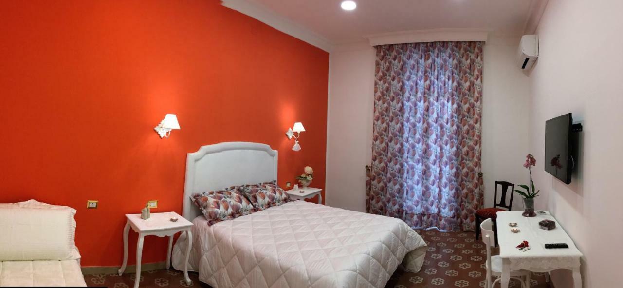 B&B Resta Cu Mme เนเปิลส์ ภายนอก รูปภาพ