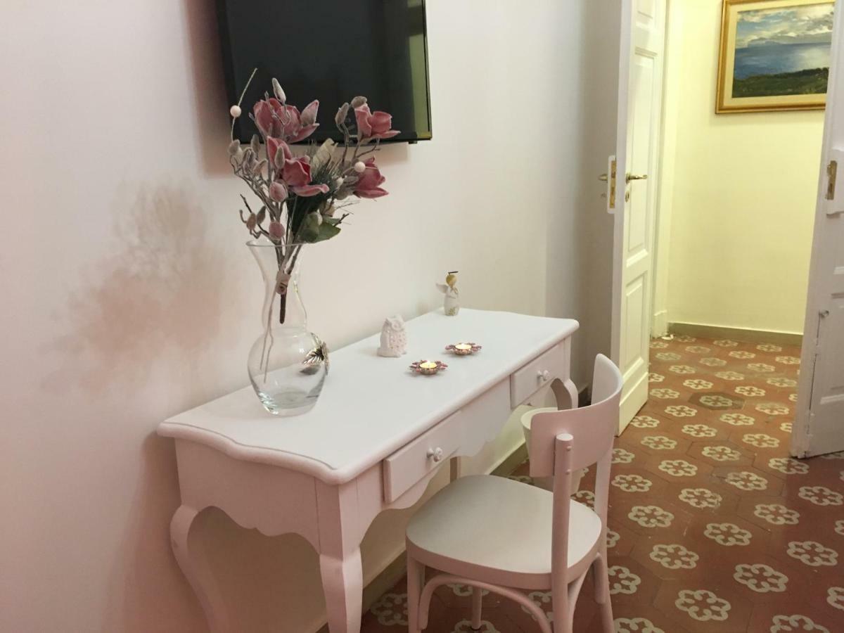 B&B Resta Cu Mme เนเปิลส์ ภายนอก รูปภาพ