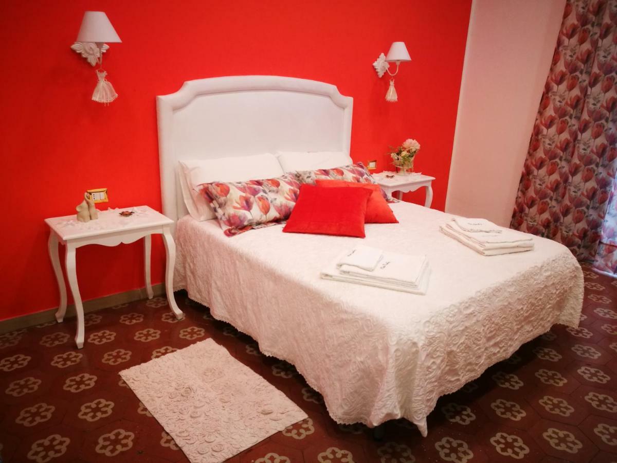 B&B Resta Cu Mme เนเปิลส์ ภายนอก รูปภาพ