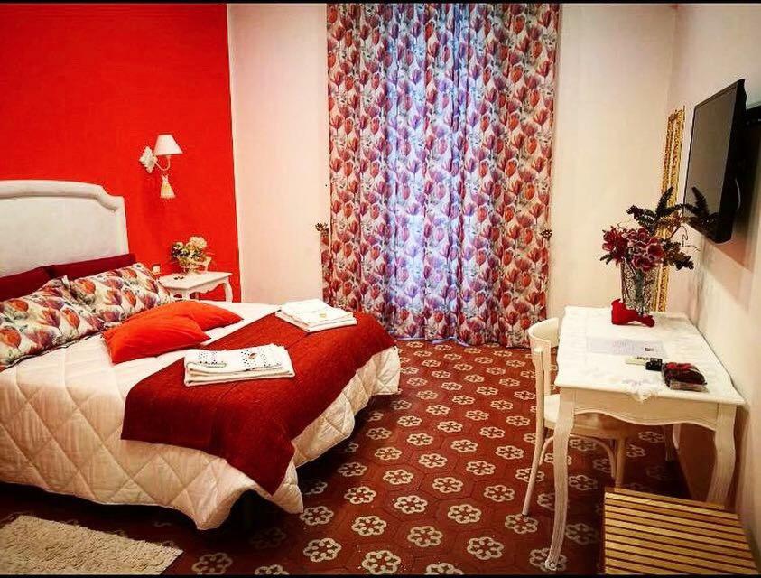 B&B Resta Cu Mme เนเปิลส์ ภายนอก รูปภาพ