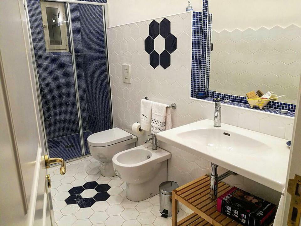 B&B Resta Cu Mme เนเปิลส์ ภายนอก รูปภาพ