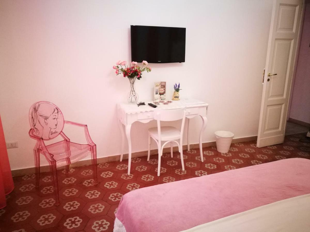 B&B Resta Cu Mme เนเปิลส์ ภายนอก รูปภาพ